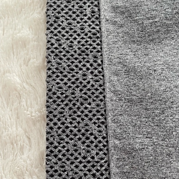 SOLD 🆕 Fabletics gym leggings - Picture 11 of 15